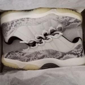 Jordan retro 11s snake skin size 11 great condition  only worn a few times